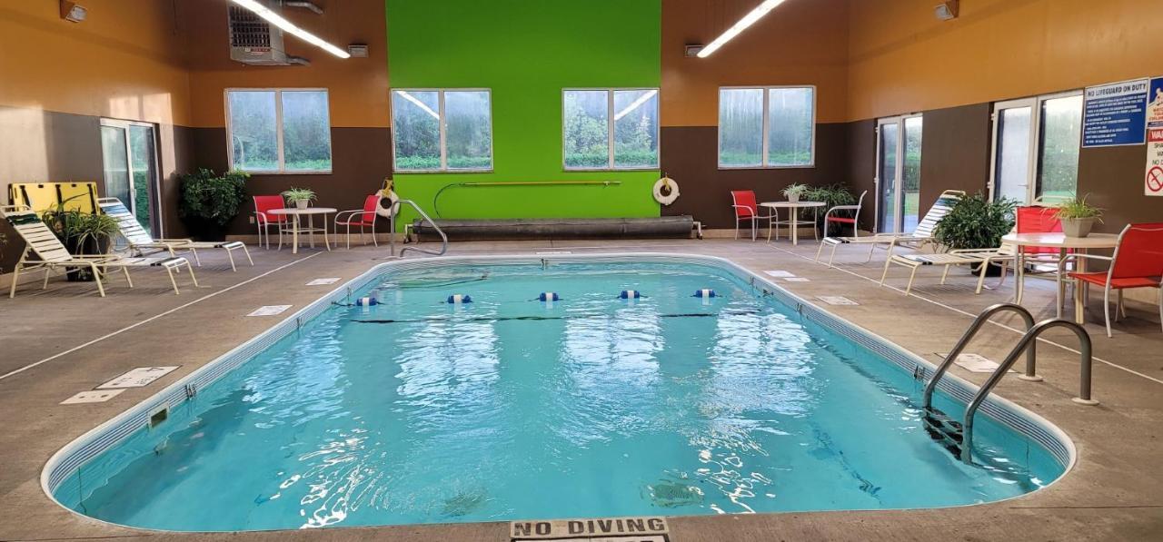 Super 8 By Wyndham Plattsburgh Hotel Kültér fotó