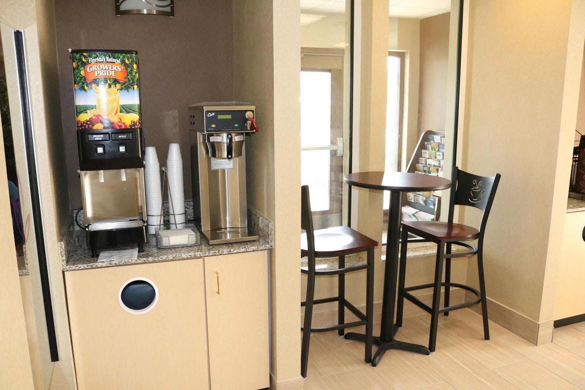 Super 8 By Wyndham Plattsburgh Hotel Kültér fotó